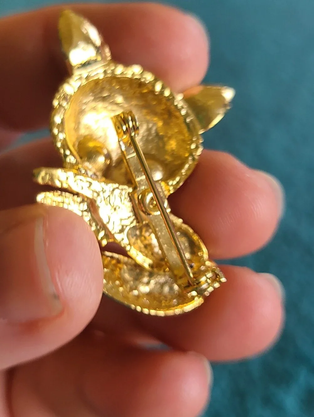Vintage Goldtone Fox Brooch with Blue Crystal Eyes